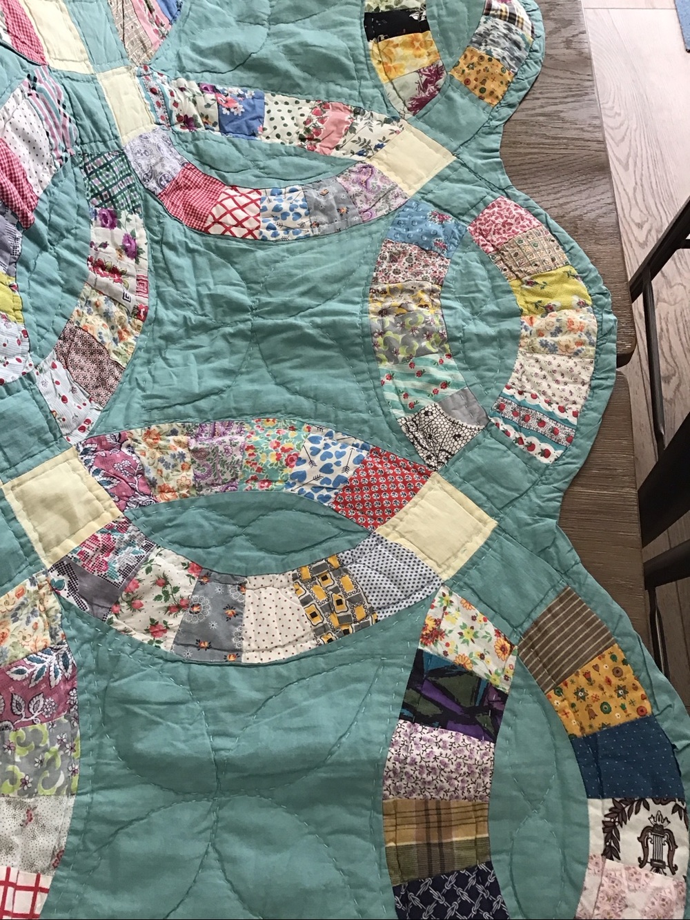 Vintage Double Wedding Ring quilt from the 1930s-1940s - Picture 10 of 15